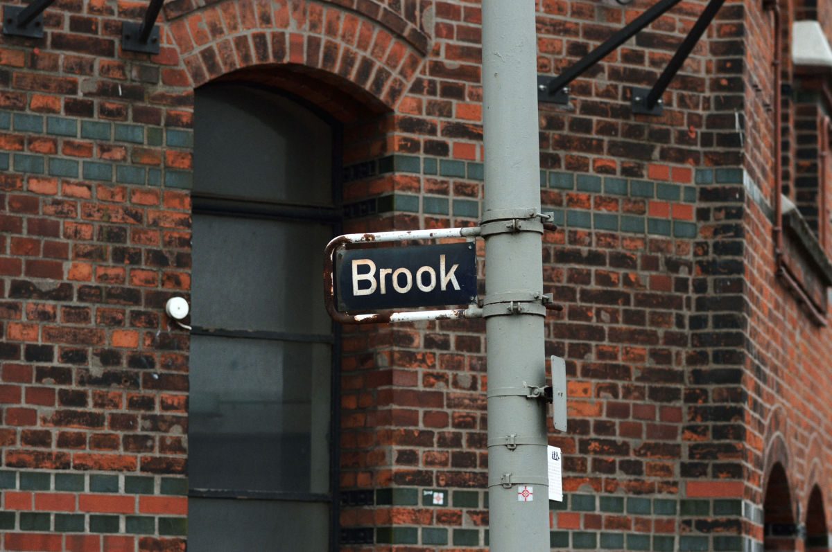 Straßenschild Brook